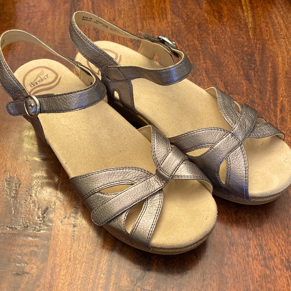 Dansko Season Leather Sandals • Size: EU 40 | US 9 • Color: Graphite Nappa